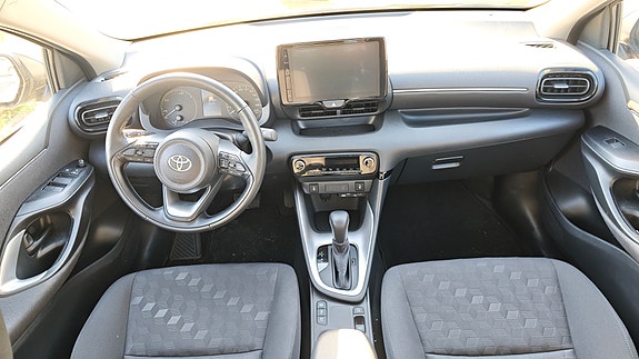 Toyota Yaris 8 of 15
