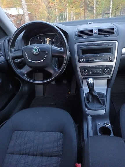 Skoda Octavia 2 of 9
