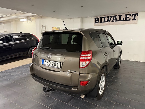 Toyota RAV4 5 of 18