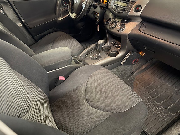 Toyota RAV4 16 of 18