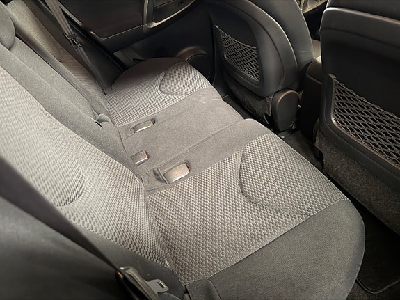 Toyota RAV4 18 of 18