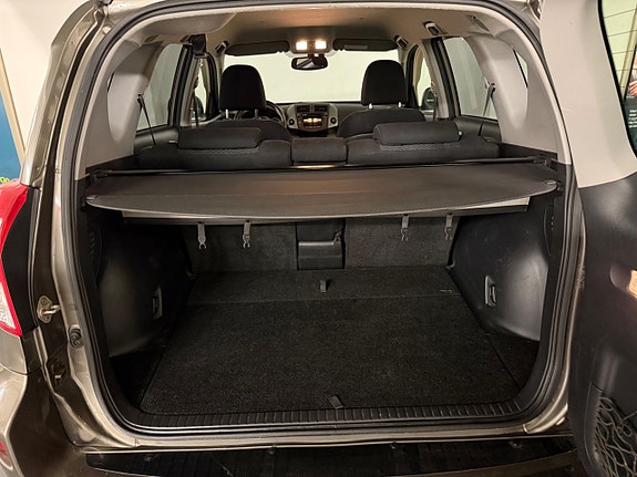 Toyota RAV4 7 of 18