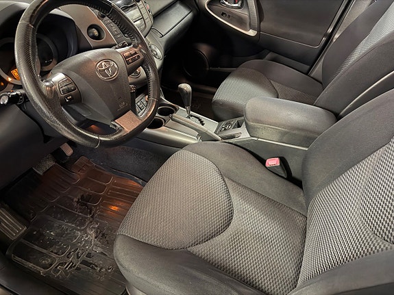 Toyota RAV4 15 of 18