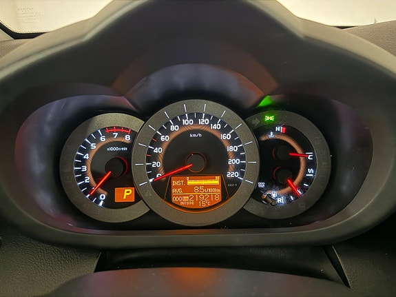 Toyota RAV4 10 of 18