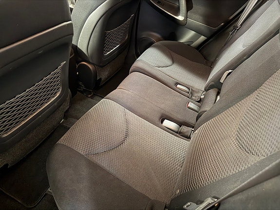 Toyota RAV4 17 of 18