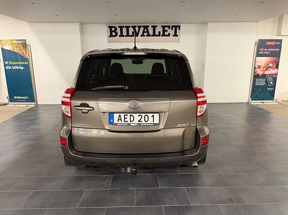 Toyota RAV4 6 of 18