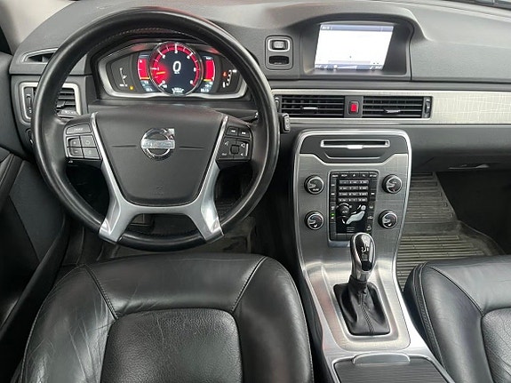 Volvo XC70 13 of 22