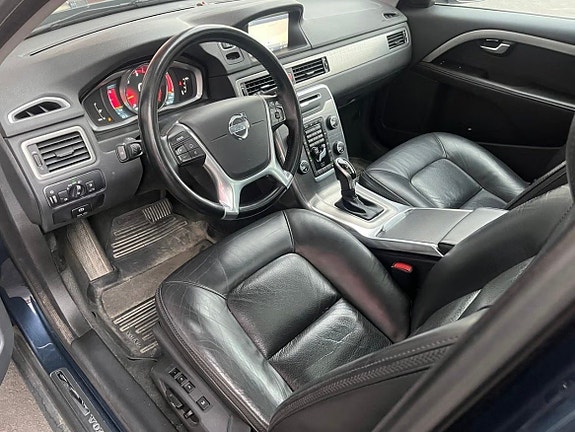 Volvo XC70 12 of 22