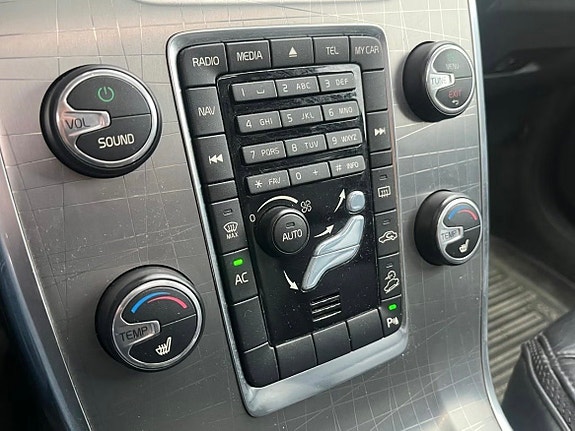 Volvo XC70 17 of 22