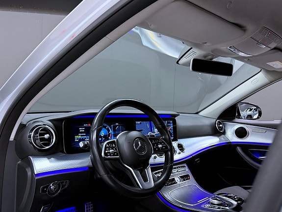 Mercedes-Benz E200 11 of 18
