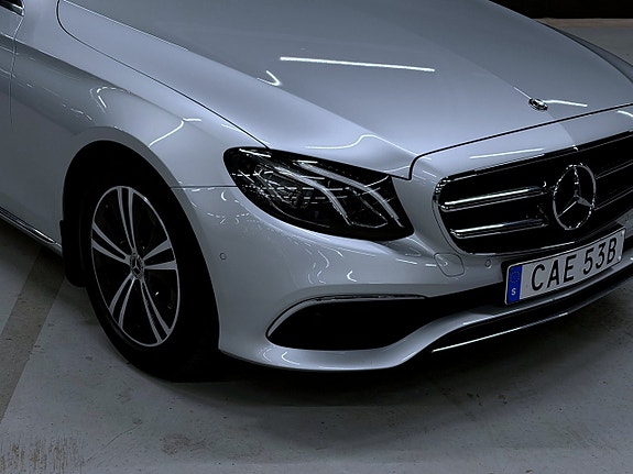 Mercedes-Benz E200 7 of 18