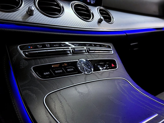 Mercedes-Benz E200 15 of 18
