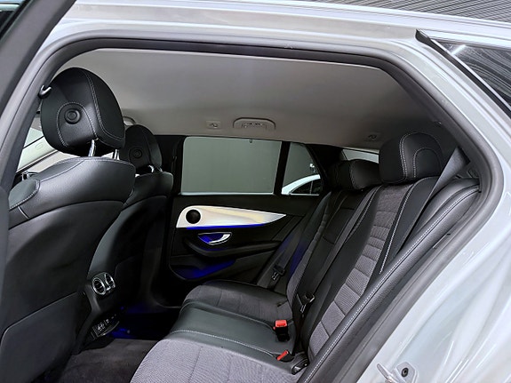 Mercedes-Benz E200 13 of 18