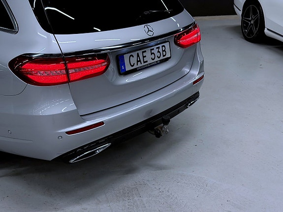 Mercedes-Benz E200 9 of 18