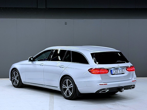 Mercedes-Benz E200 12 of 18