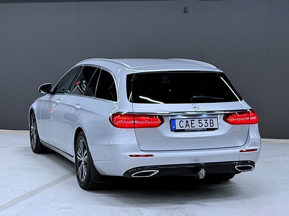Mercedes-Benz E200 14 of 18