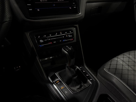 Volkswagen Tiguan 16 of 23