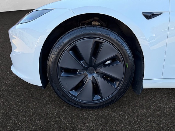Tesla Model 3 16 of 26