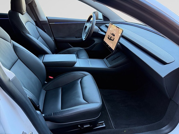 Tesla Model 3 17 of 26