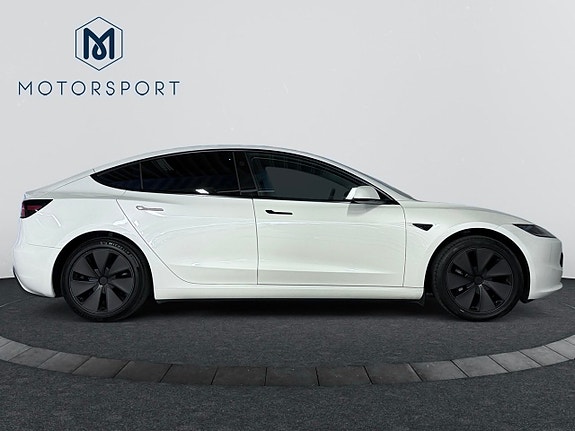 Tesla Model 3 9 of 26