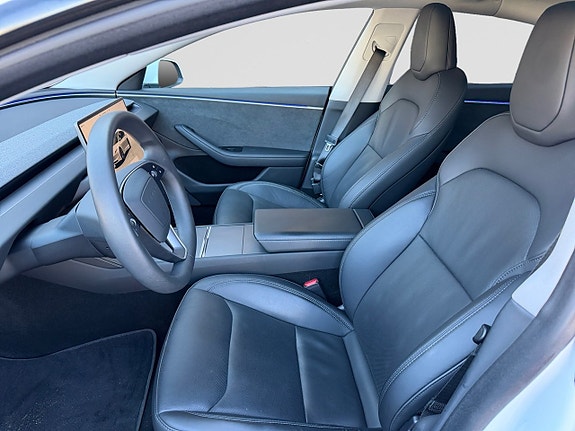 Tesla Model 3 11 of 26