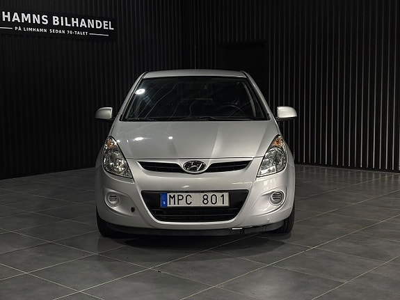 Hyundai i20 2 of 16