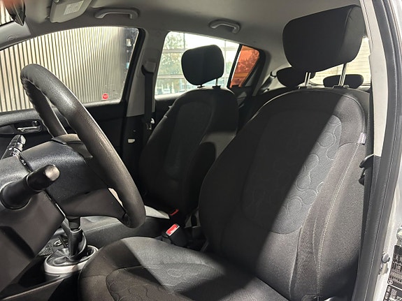 Hyundai i20 8 of 16