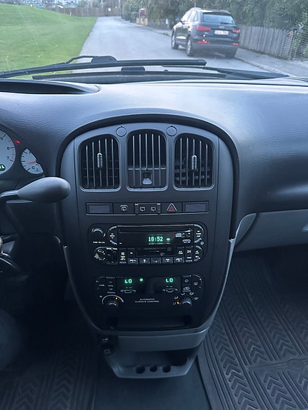 Chrysler Grand Voyager 9 of 25