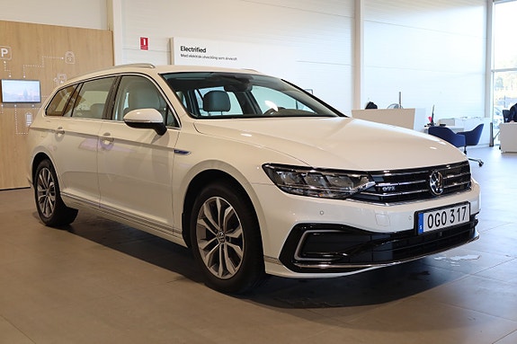 Volkswagen Passat 4 of 29