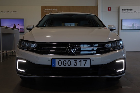 Volkswagen Passat 8 of 29
