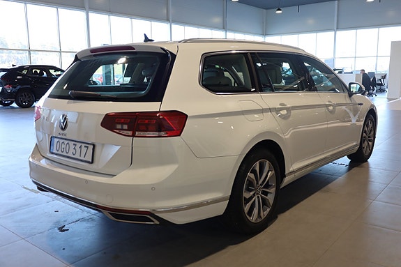 Volkswagen Passat 5 of 29