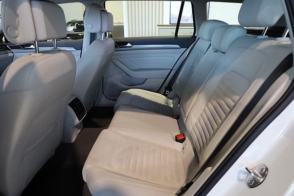 Volkswagen Passat 15 of 29