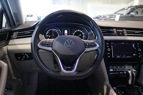 Volkswagen Passat 17 of 29