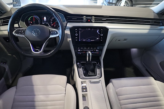 Volkswagen Passat 16 of 29