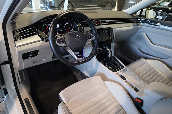Volkswagen Passat 12 of 29
