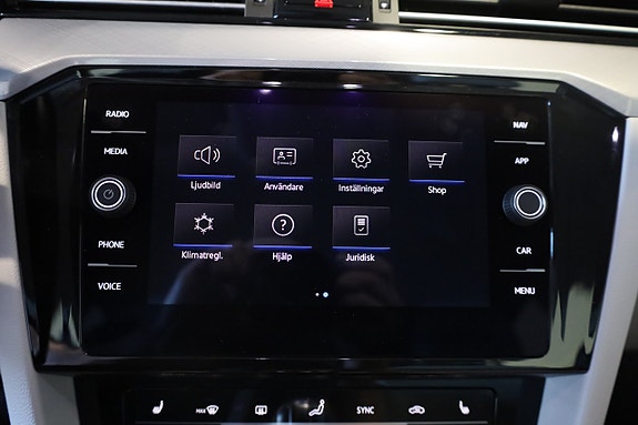 Volkswagen Passat 23 of 29