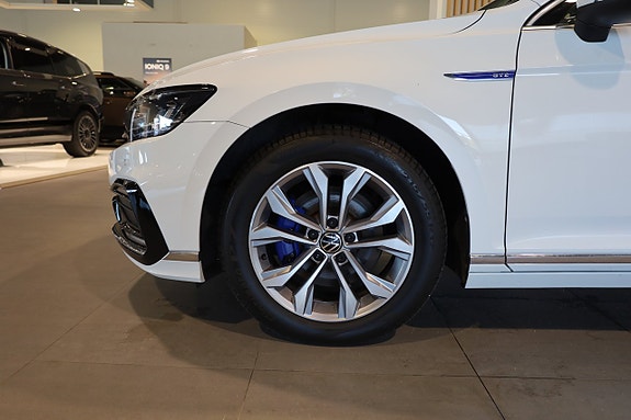 Volkswagen Passat 7 of 29