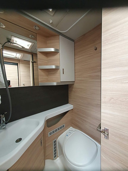 Knaus Sudwind 540 UE Långbäddar 60 Years Edition ”Höstpris 11 of 16