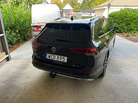 Volkswagen Golf Alltrack 4 of 11