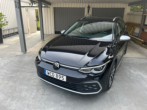 Volkswagen Golf Alltrack 3 of 11