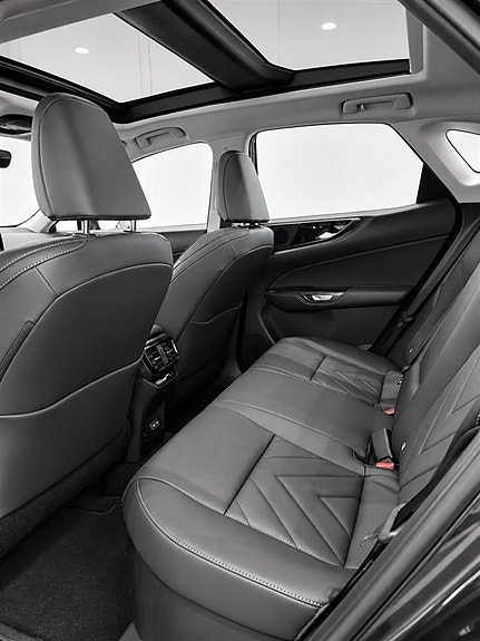 Lexus NX450h+ 8 of 9