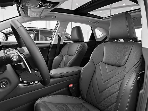 Lexus NX450h+ 6 of 9