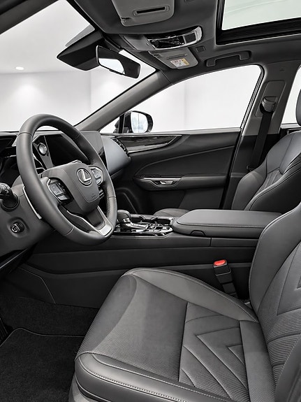 Lexus NX450h+ 4 of 9