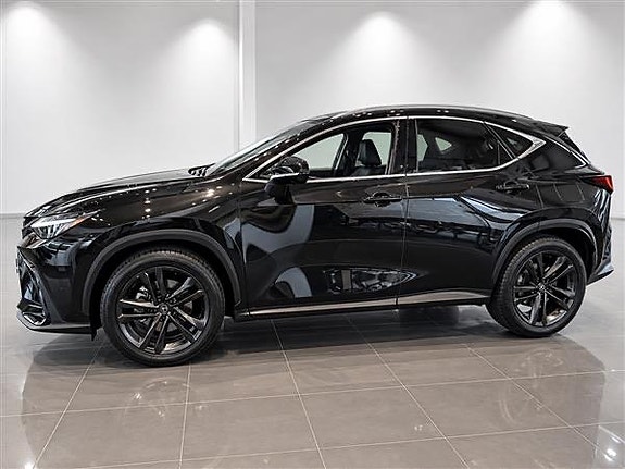 Lexus NX450h+ 2 of 9