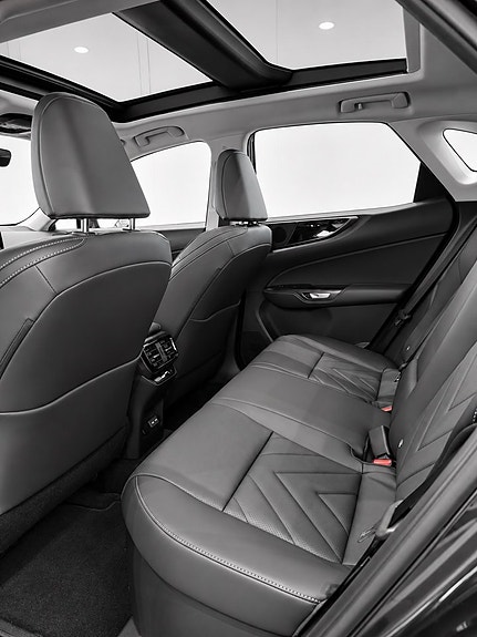 Lexus NX450h+ 8 of 9