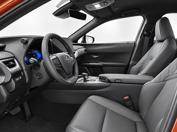 Lexus UX300h 4 of 7