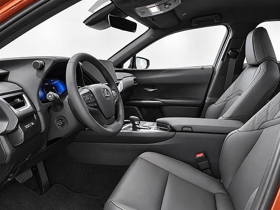 Lexus UX300h 4 of 7