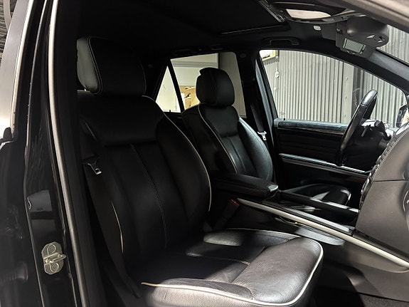 Mercedes-Benz ML350 16 of 20