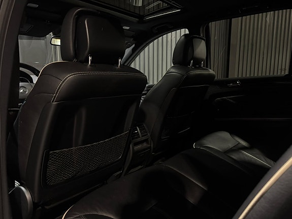 Mercedes-Benz ML350 17 of 20