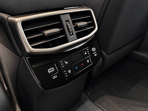 Lexus RX450h+ 8 of 9